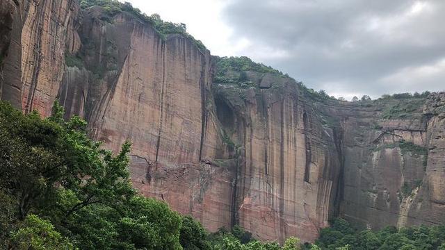 地球|地球最高悬崖高达6286米，太阳系最高悬崖呢？跳下去20分钟才落地