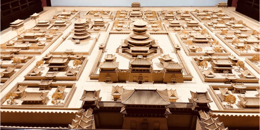 我们知道隋文帝建大兴城,相比大兴,洛阳此地更为宏大,隋炀帝上位,发动