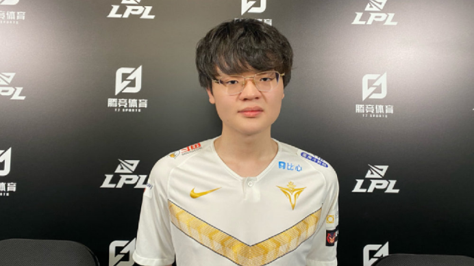 3000万身价小龙堡传闻将被rng卖出,lpl战队再向牛股瑞和超威报价_lol