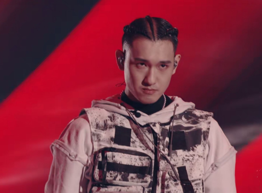 中国新说唱|浅谈《中国新说唱》总决赛：鱼龙混杂的评审，撬动主流大门的游戏