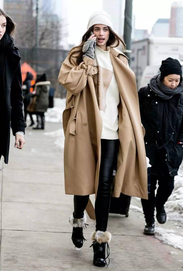 最近火了一种风衣新玩法!搭配卫衣来叠穿,休闲时髦还显高显瘦