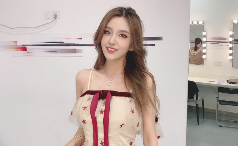 lpl美女解说rita立flag,sn夺冠就cos,粉丝反应太真实了