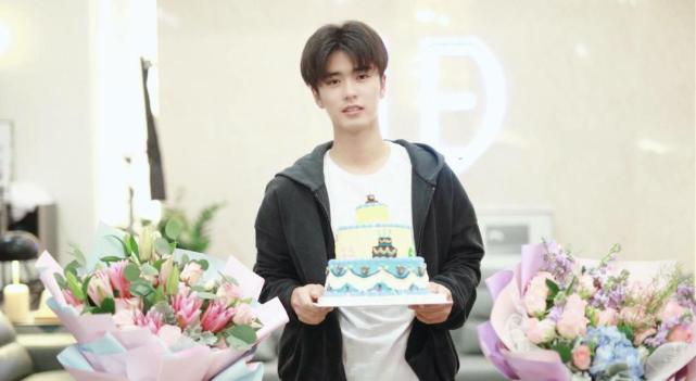 刘奕畅邀网友做客直播间有人称想炸掬水小筑他的回应太好玩了