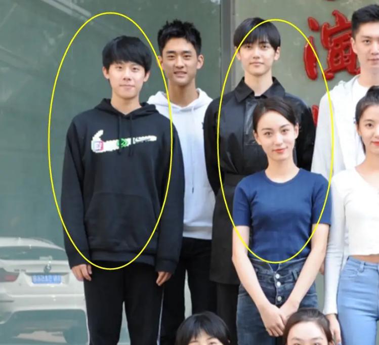 北电新生合影曝光女生都很抢眼男生略显普通