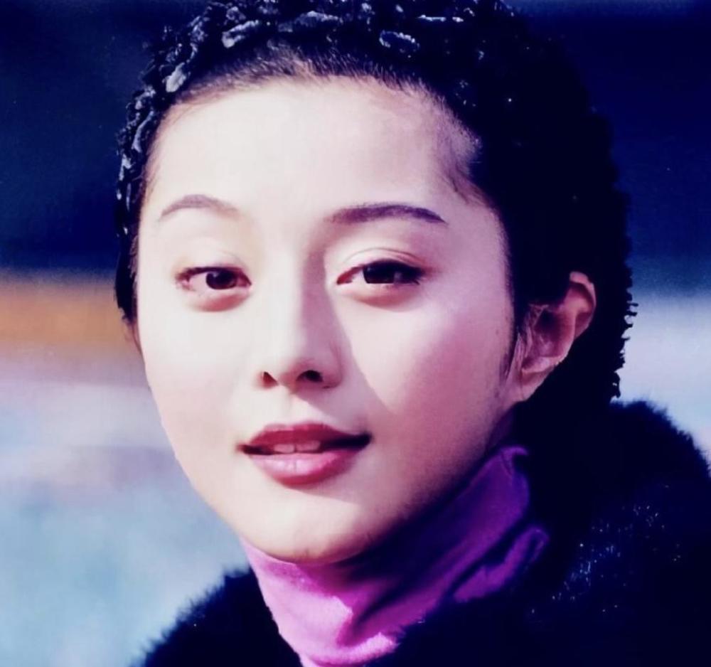 范冰冰十八岁照片曝光这么多年过去了她颜值还是那么高