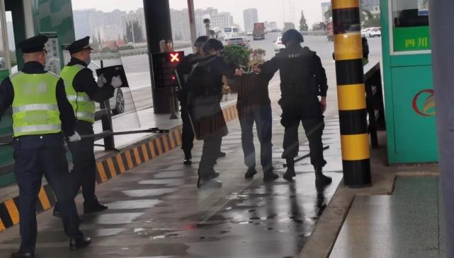 有团伙企图抢劫成彭高速收费站?别急,是场模拟演练_腾讯新闻