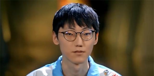 如果说dwg最早让lpl玩家熟知的选手,应该就是上单牛古力了,当时只是