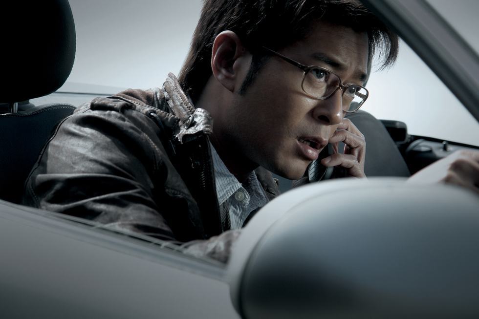 至于两版哪版更好,就见仁见智吧,不过刘烨在里面那句对着镜头的"玛的!