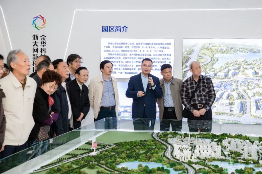 区领导李雄伟,高峰,邱银泉,王瑞海,姚丽华,市委组织部副部长,老干部局