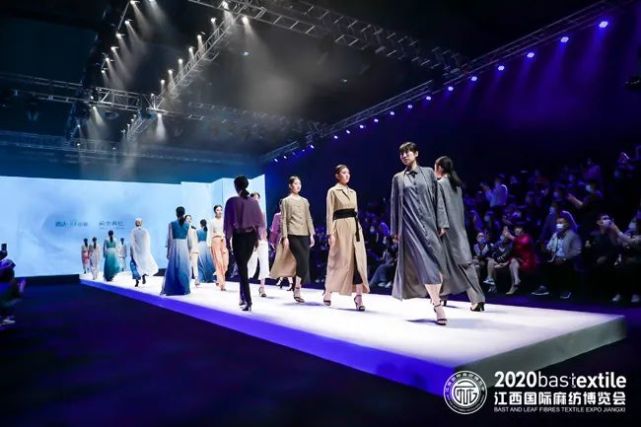 秀尚 唤 醒 简素麻忆 Fenyi Show21 都市 服装 消费者