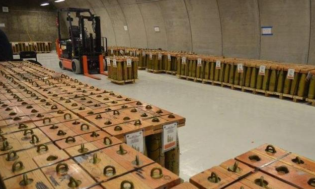 如果说二战的山洞机库是为保全作战力,那二战后可就不仅仅是为自保了