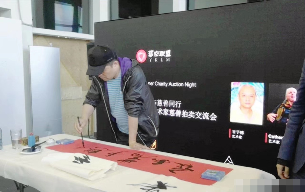 毕福剑|毕福剑23岁女儿另类造型跳舞，曾被批长得丑，却多才多艺