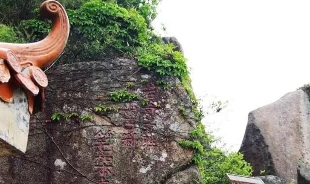 接下来要说的便是位于四川的龙岩寺,龙岩市初建于1000多年前的隋唐