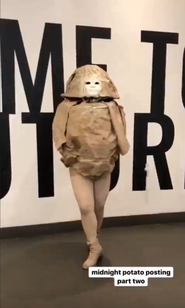 毕福剑|毕福剑23岁女儿另类造型跳舞，曾被批长得丑，却多才多艺