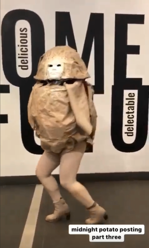 毕福剑|毕福剑23岁女儿另类造型跳舞，曾被批长得丑，却多才多艺