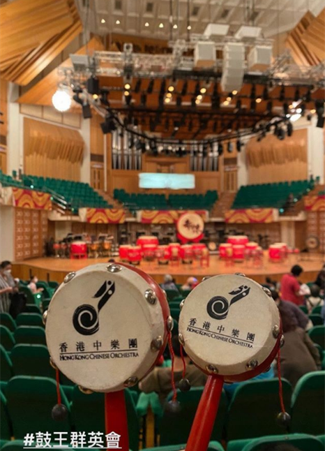 霍启刚|霍启刚携郭晶晶看表演，夫妻俩撇下三儿女过二人世界，超甜蜜