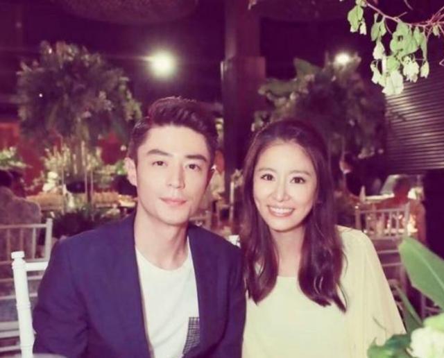 霍建华|霍建华现身陶晶莹生日聚会，笑容灿烂不带老婆，被指没心没肺