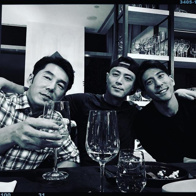 霍建华|霍建华现身陶晶莹生日聚会，笑容灿烂不带老婆，被指没心没肺