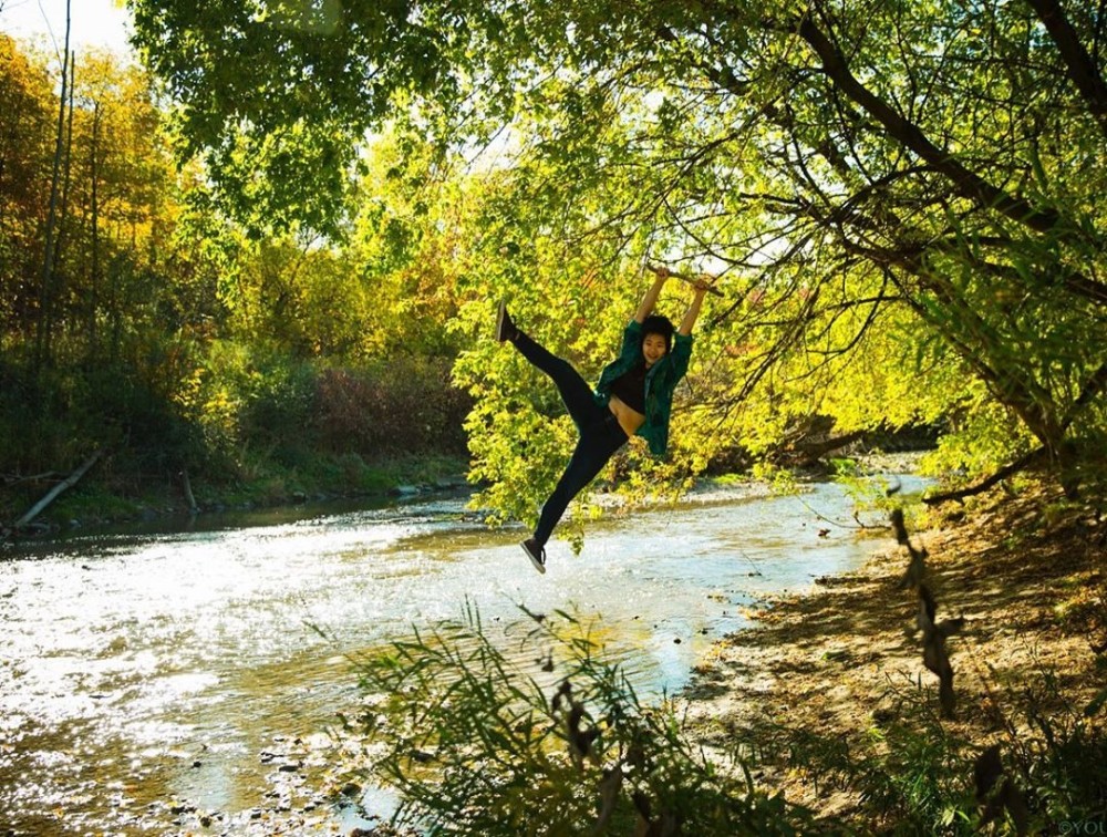毕福剑|毕福剑23岁女儿另类造型跳舞，曾被批长得丑，却多才多艺