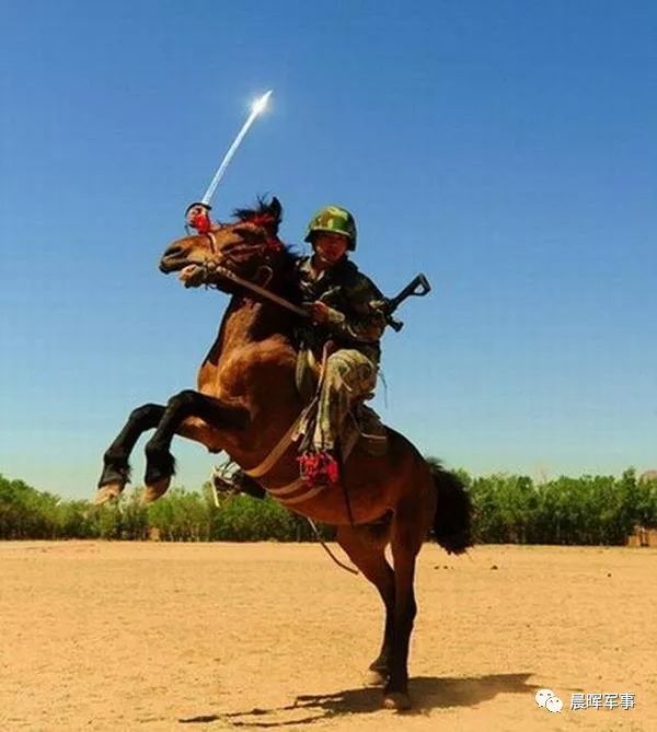 解放军骑士烈马决雌雄