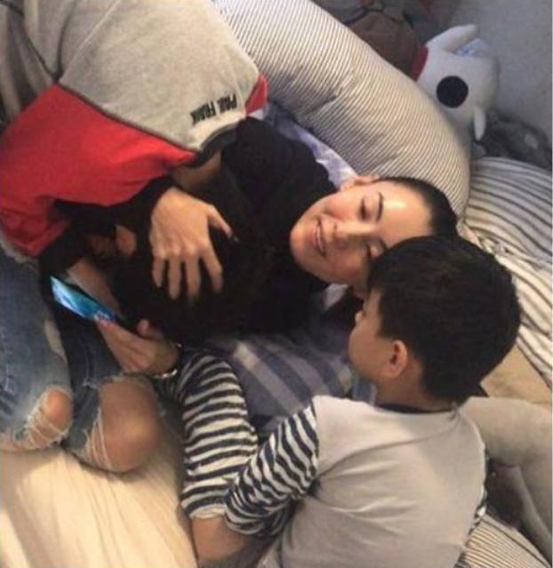 张柏芝|张柏芝三个儿子陪伴超幸福 曾公开做第三者经历