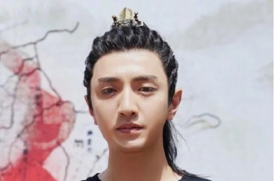 君九龄|《君九龄》官宣剧照，以为男主金瀚已经够丑了，没想到男配更丑