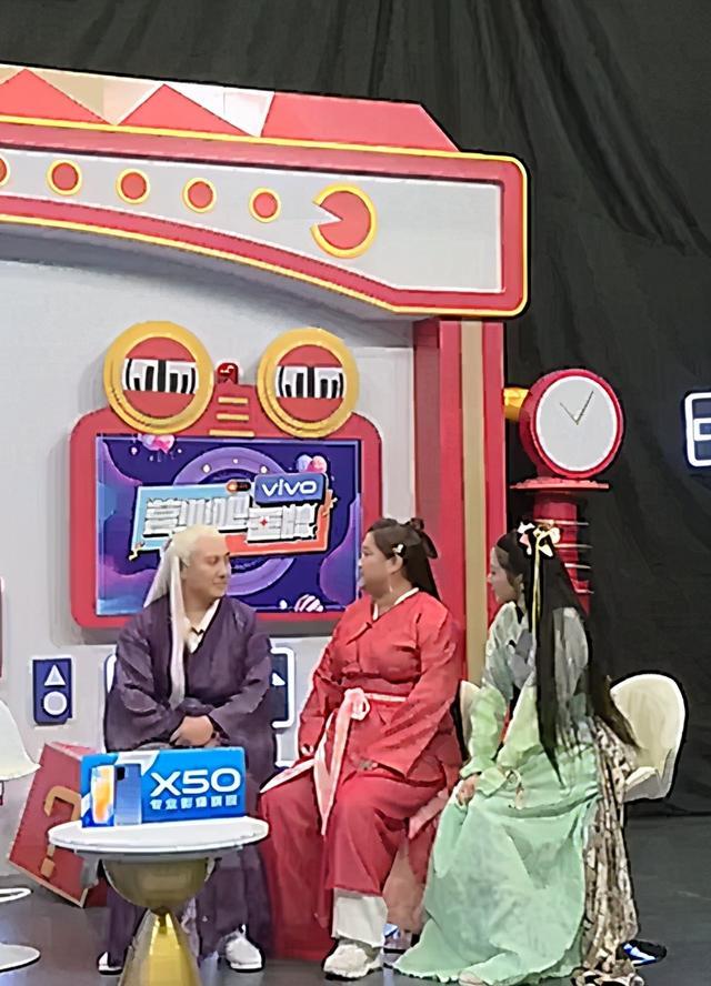 沈腾|沈腾回应不扶杨幂，贾玲高情商打圆场，果然是好了伤疤忘了疼