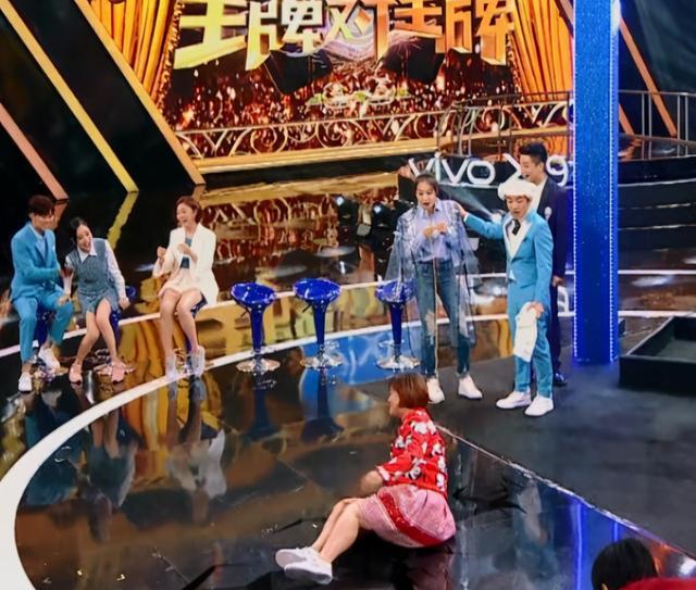 沈腾|沈腾回应不扶杨幂，贾玲高情商打圆场，果然是好了伤疤忘了疼