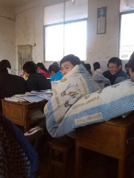 机场接人的横幅,太霸气了!