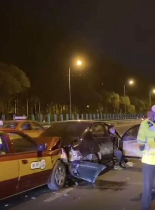 北京|处理事故的这位北京民警，英文太溜了！