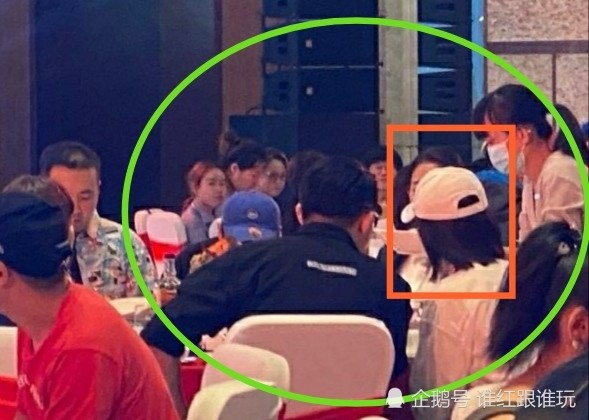 杨紫|《女心理师》开机宴，杨紫打扮低调但众星捧月，倪萍等大咖加盟