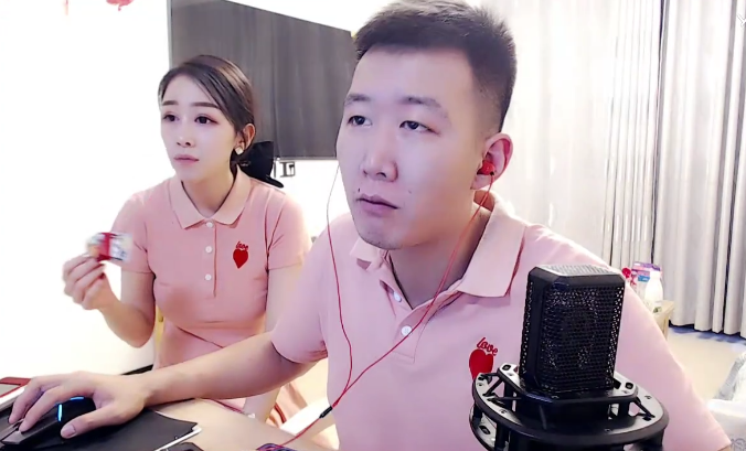 舞帝小白龙被封禁,游戏打不过走现实,跑1700公里见玩家"约架"