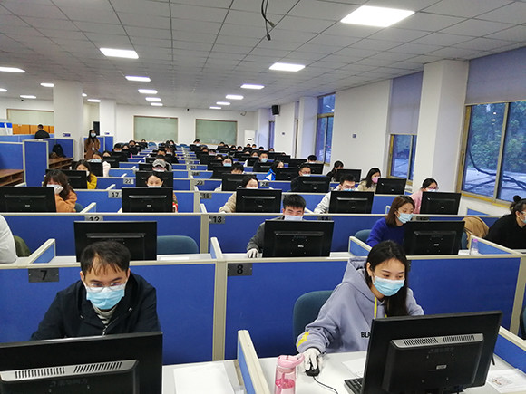 司法考试今日开考报考人数近三年最高