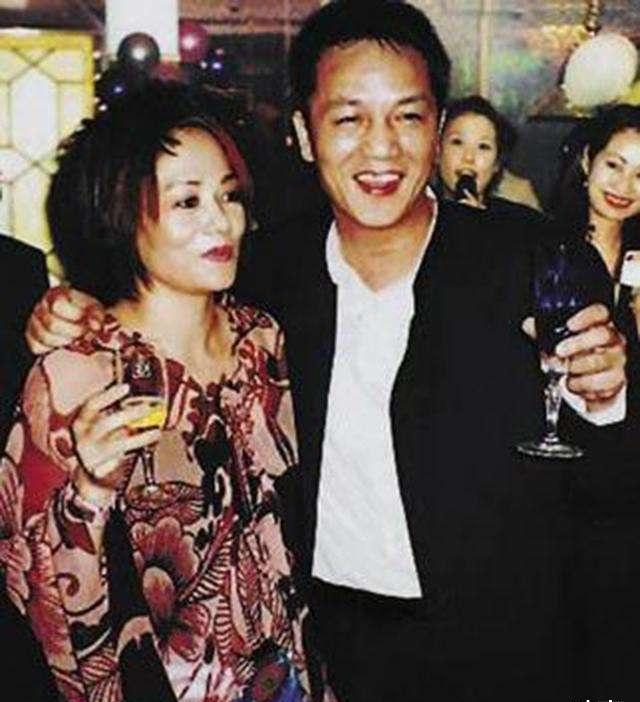 "混世魔王"周正毅:从地痞到上海首富,坐牢嫌太热自费装空调