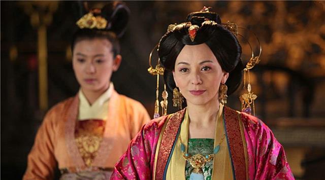 太后想吃子鱼秦桧妻子答应赠送100条秦桧听后大怒这是找死