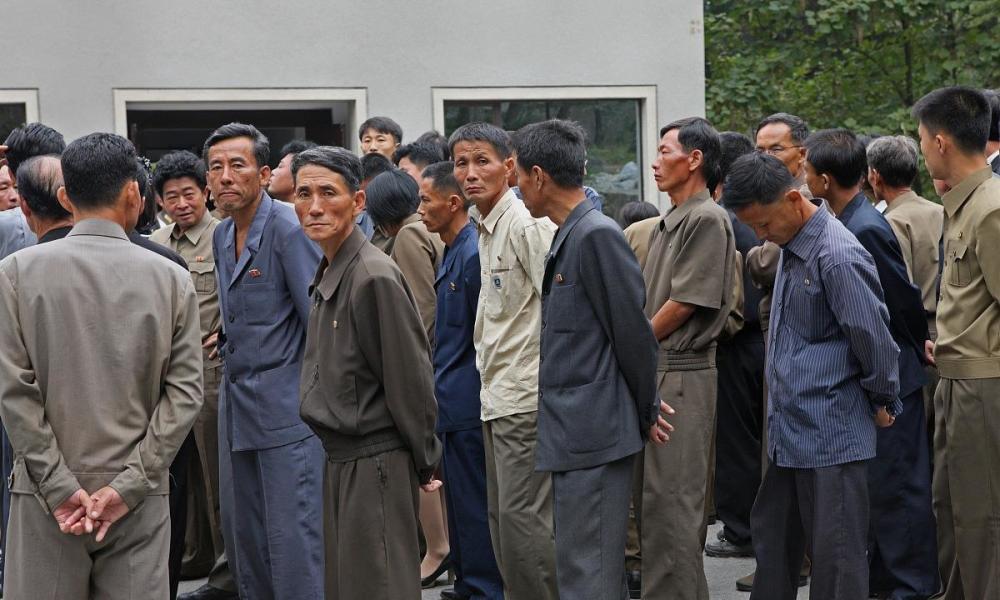 直击朝鲜月光族下的日子