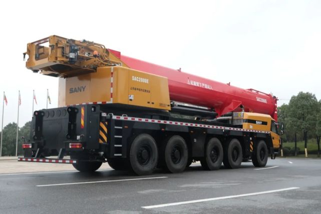 变态设计吊车配重后移50cm三一200吨它就离谱老板都太想买