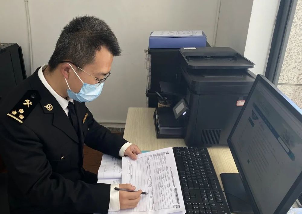 拉萨海关所属吉隆海关监管一科关员  刘泽云