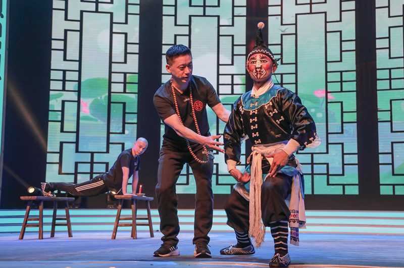 中华|小选手胜出后向对手鞠躬致敬，那是中华传统文化在代代相传