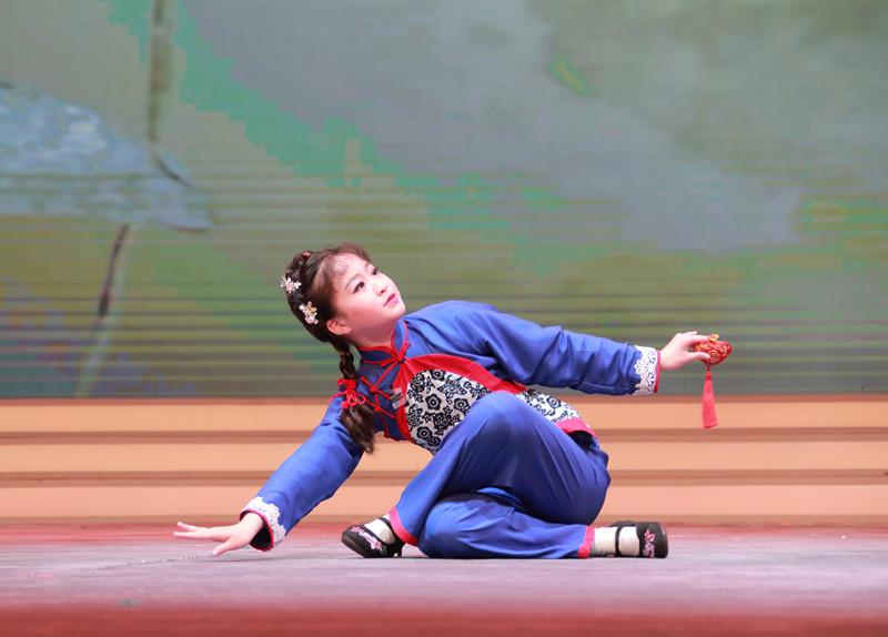 中华|小选手胜出后向对手鞠躬致敬，那是中华传统文化在代代相传