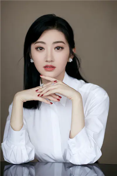 景甜的仙女裙,被大她20岁的陈红穿上,真是女人如酒