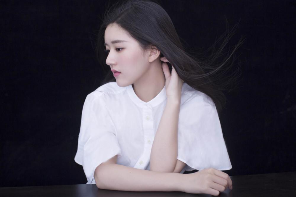 赵露思|赵露思两句话回应P图，澄清一个观点，评论区却被肖战粉丝攻占