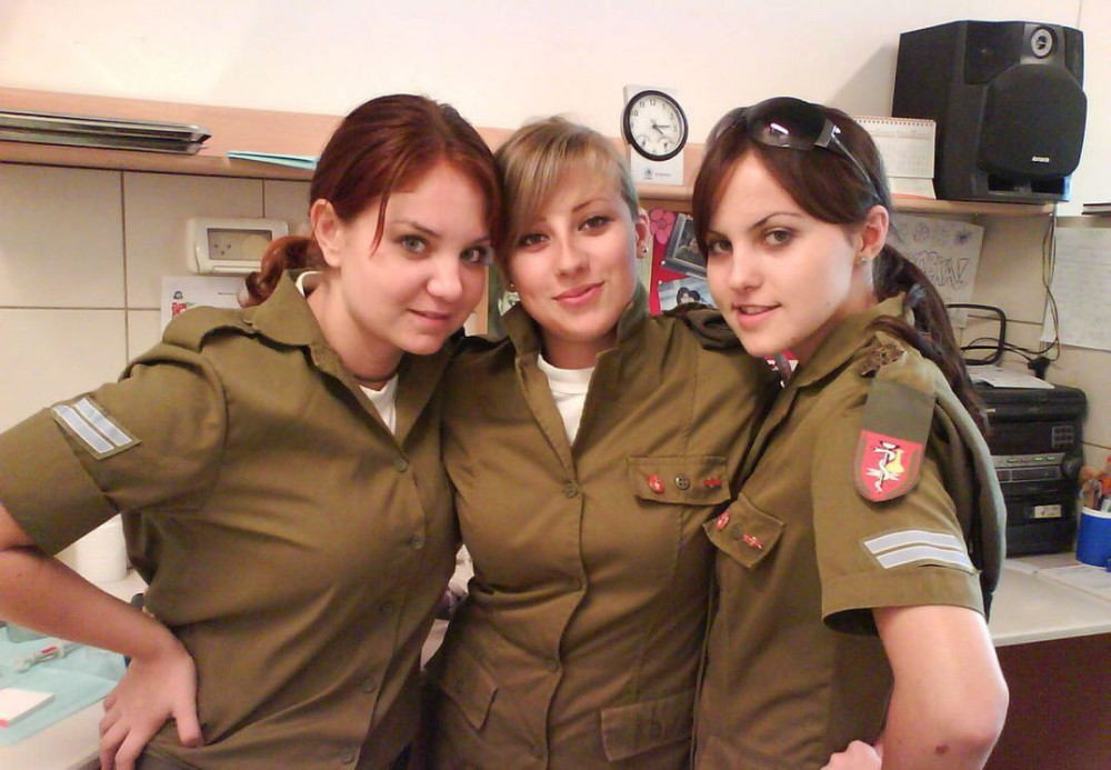 在全球各国航母中,美国女兵的比例是最高的,她们有何特殊作用