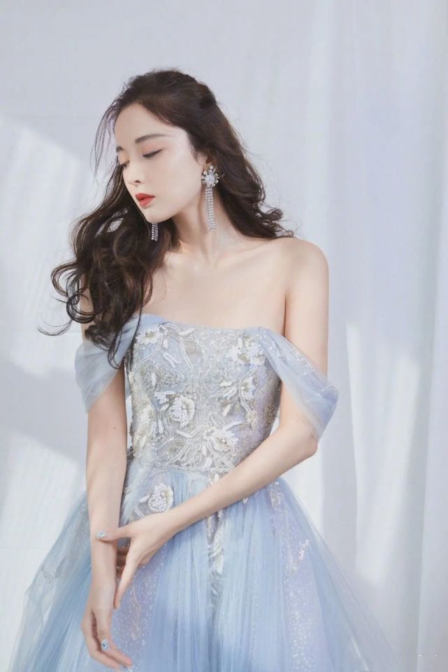 他却牵手沈月唱情歌,芒果晚会弹屏尴尬|王一博|古力娜扎|张翰|沈月