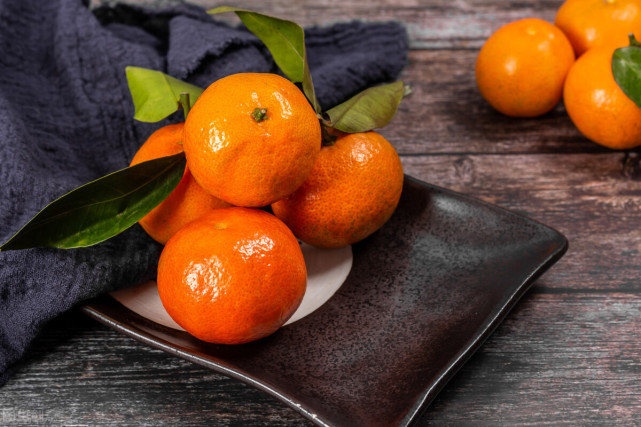 橘子别只看颜色老果农教我5招个个清甜多汁非常管用