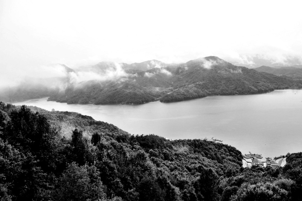 当他们一行来到华川水库,对周边地形进行实地查看了一番之后,王良太