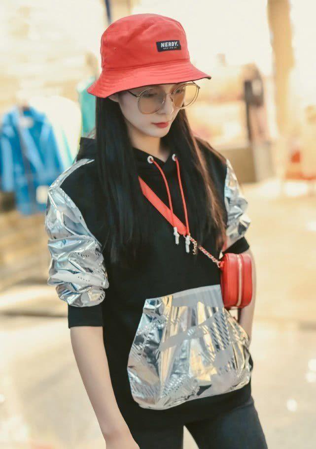 她是火箭少女的"腿精"担当,穿"百宝袋"现身,意外撞脸孙俪|付静|火箭