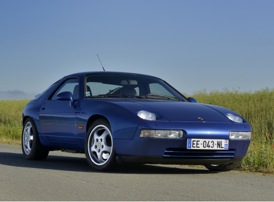 圖:這是1992年推出的最後一版928,即928 gts,換上了17輪圈,但此時的