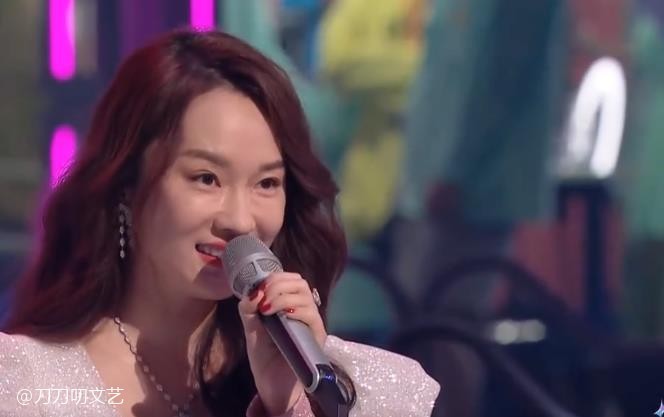 黄晓明|晚会照妖镜：黄晓明暴瘦太憔悴，姚晨粉裙显腰粗，王鸥美瞳忒诡异