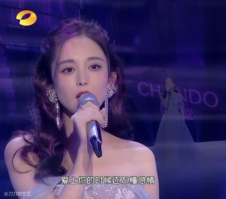 黄晓明|晚会照妖镜：黄晓明暴瘦太憔悴，姚晨粉裙显腰粗，王鸥美瞳忒诡异